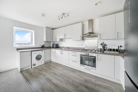 Bracknell,  Berkshire,  RG12 2 bed flat for sale