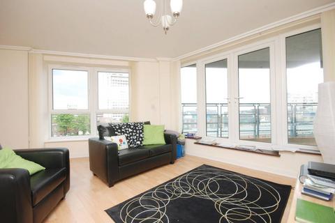 Station Approach, Woking, GU22 2 bed flat for sale