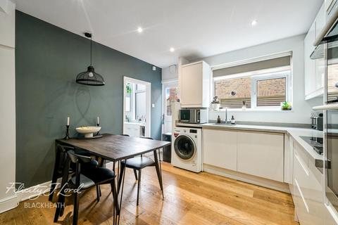 Eastcombe Avenue, London 2 bed maisonette for sale