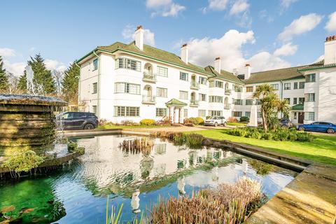 Pinner Court, Pinner, Middlesex 2 bed apartment for sale
