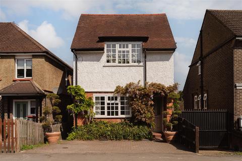 West Road, Reigate 3 bed detached house for sale