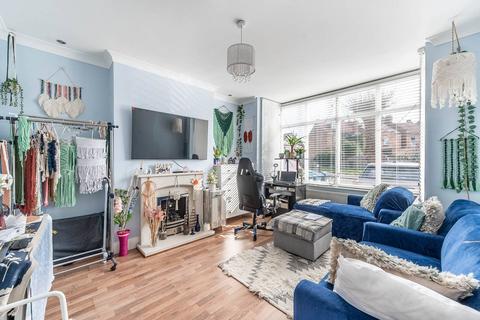 Welldon Crescent, Harrow, HA1 2 bed maisonette for sale