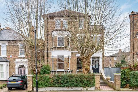 Mercers Road, London N19 2 bed flat for sale
