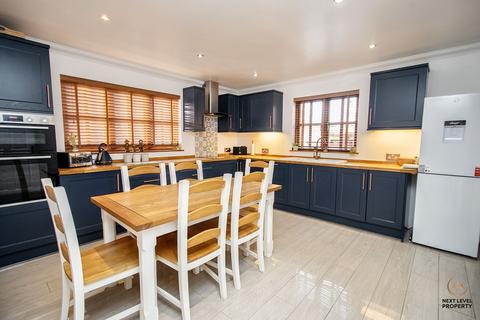 Walnut Tree Walk, Wimblington, PE15 4 bed detached house for sale