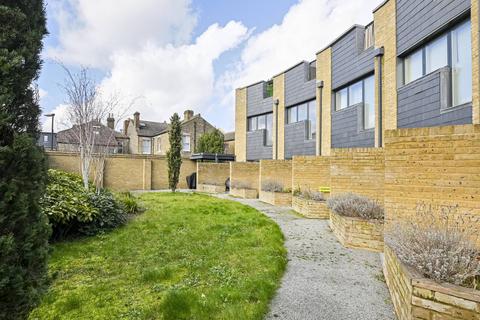 Rodmill Lane, Brixton Hill, LONDON, SW2 2 bed end of terrace house for sale