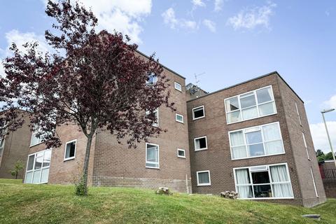 Falcon Court, Alton GU34 3 bed flat for sale