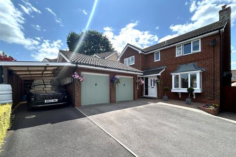 Foxglove Way, Chard, Somerset, TA20 4 bed detached house for sale