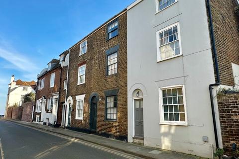 North Street, Deal, Kent, CT14 2 bed end of terrace house for sale