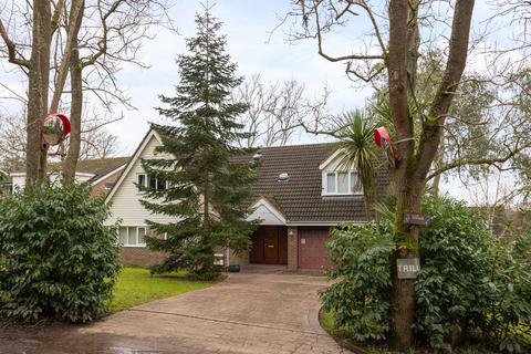 Windsor SL4 4 bed detached house for sale