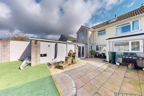 Pinewood Avenue, Midsomer Norton... 4 bed semi