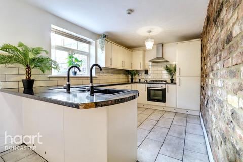 Hennessey Court, Southfield Road... 4 bed barn conversion for sale