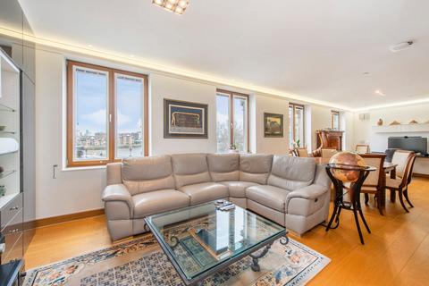 Putney High Street, Putney, London 3 bed flat for sale