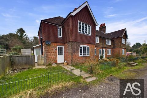 Horns Corner, Catsfield, TN33 3 bed end of terrace house for sale