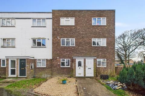 Pound Hill, Crawley 2 bed maisonette for sale