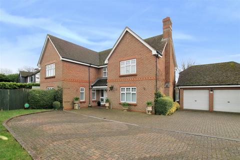121 The Avenue, Fareham PO14 4 bed detached house for sale