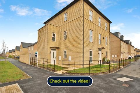 Celebration Drive, Kingswood, Hull... 4 bed semi