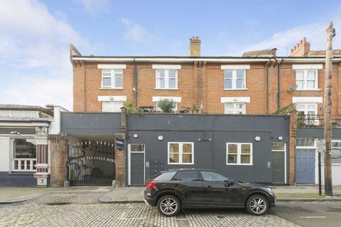 Mount Pleasant Crescent, London N4 2 bed flat for sale