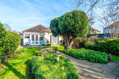 Manor Close, Crayford, Kent, DA1 3 bed bungalow for sale