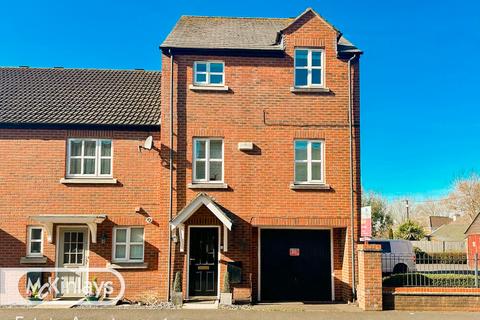 Taunton TA2 4 bed townhouse for sale