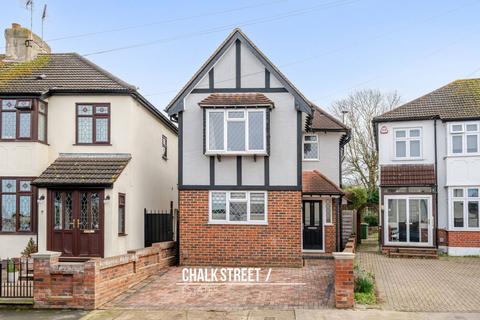 Patricia Drive, Hornchurch, RM11 3 bed detached house for sale