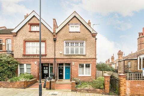 Barcombe Avenue, London SW2 3 bed flat for sale