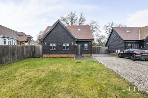 The Hamlet, Brentwood 3 bed detached house for sale