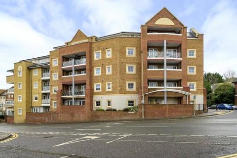 Flambard Way, Godalming, Surrey, GU7 2 bed apartment for sale