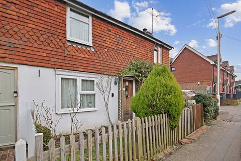 Lingfield Road, East Grinstead, RH19 2 bed cottage for sale