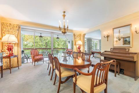 Gloucester Square, London, W2. 3 bed flat for sale