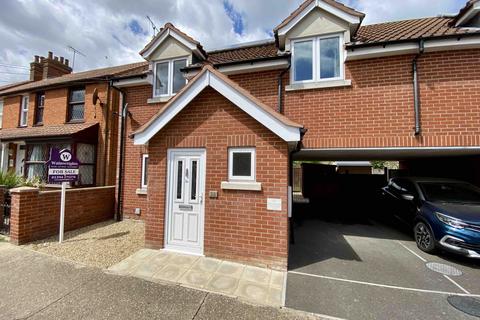 Chester Road, Felixstowe, IP11 2 bed semi