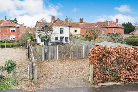 Long Stratton Road, Forncett St.... 5 bed semi