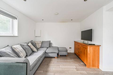 Kennington Lane, Kennington, London... 1 bed flat for sale