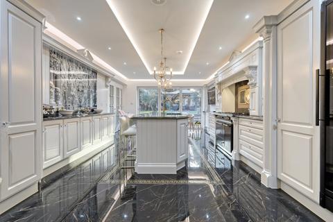 The Birches, Brentwood, CM13 4 bed detached house for sale