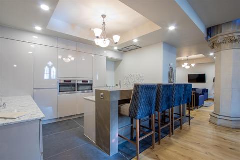 Newport Road, Cardiff CF24 2 bed apartment for sale