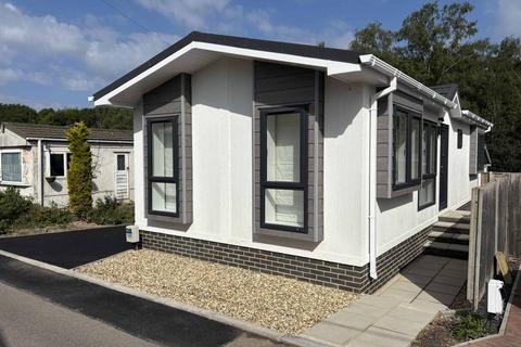 Reading, Berkshire, RG7 2 bed park home for sale