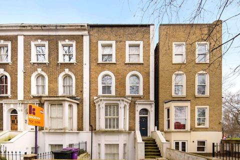 Burdett Road, Limehouse, London, E14 3 bed flat for sale