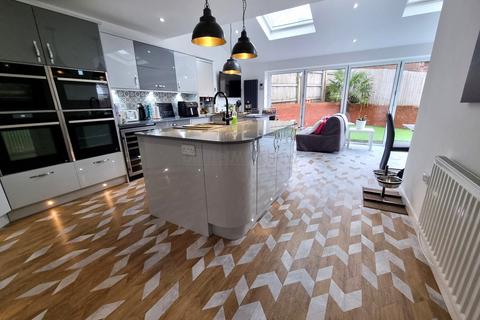 Melyn Y Gors, Barry, The Vale Of... 3 bed detached house for sale