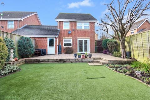 Twin Oaks Close, Broadstone, Dorset... 3 bed detached house for sale