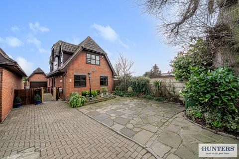 St. Leonards Close, Welling 3 bed detached house for sale