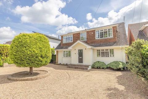 Riverside, Wraysbury TW19 4 bed chalet for sale