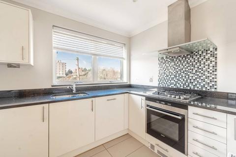 London Road, Stanmore, HA7 2 bed flat for sale
