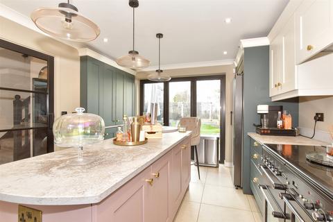 Booth Close, Snodland, Kent 4 bed detached house for sale