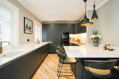 Worrall Road, Sheffield S35 3 bed detached house for sale