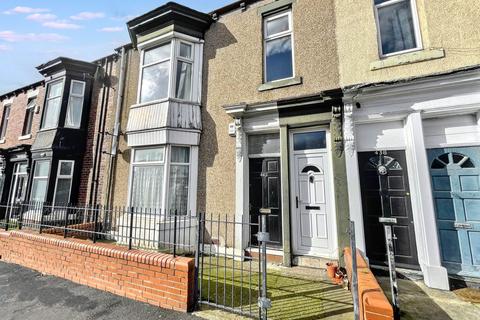Dean Road, Laygate, South Shields... 3 bed flat for sale