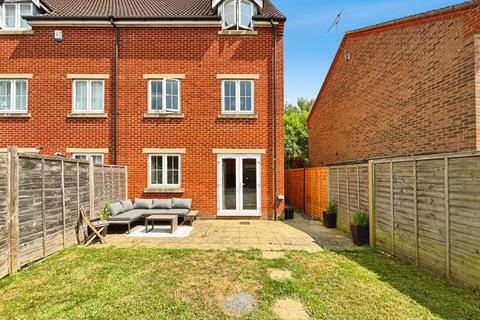 Deyley Way, Ashford 3 bed end of terrace house for sale