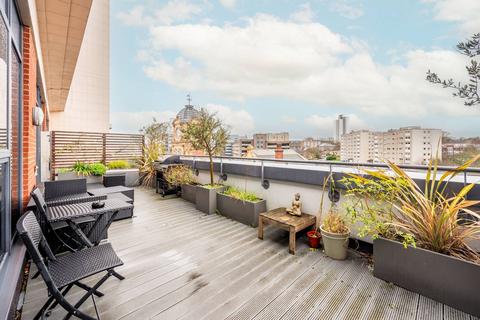 Wick Tower, Woolwich, London, SE18 2 bed flat for sale