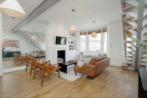 Berens Road, London NW10 2 bed flat for sale