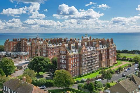 The Leas, Kent CT20 2 bed apartment for sale