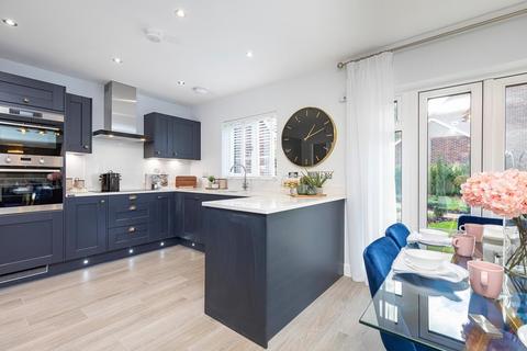 5 bed detached house