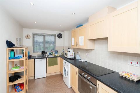 Farthing Close, Watford, WD18 2 bed flat for sale